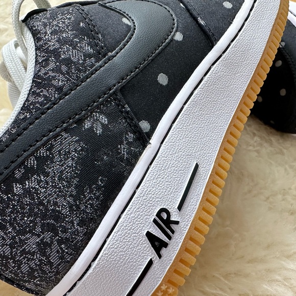 NIKE AIR FORCE 1 07 LV8  US6 718152 001 - Picture 3 of 6